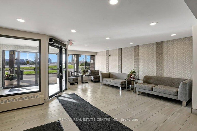 107 - 1100 Courtland Ave E, Kitchener, N2C 2H9 | Image 2