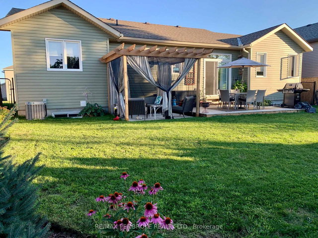 545 Gardner Crescent