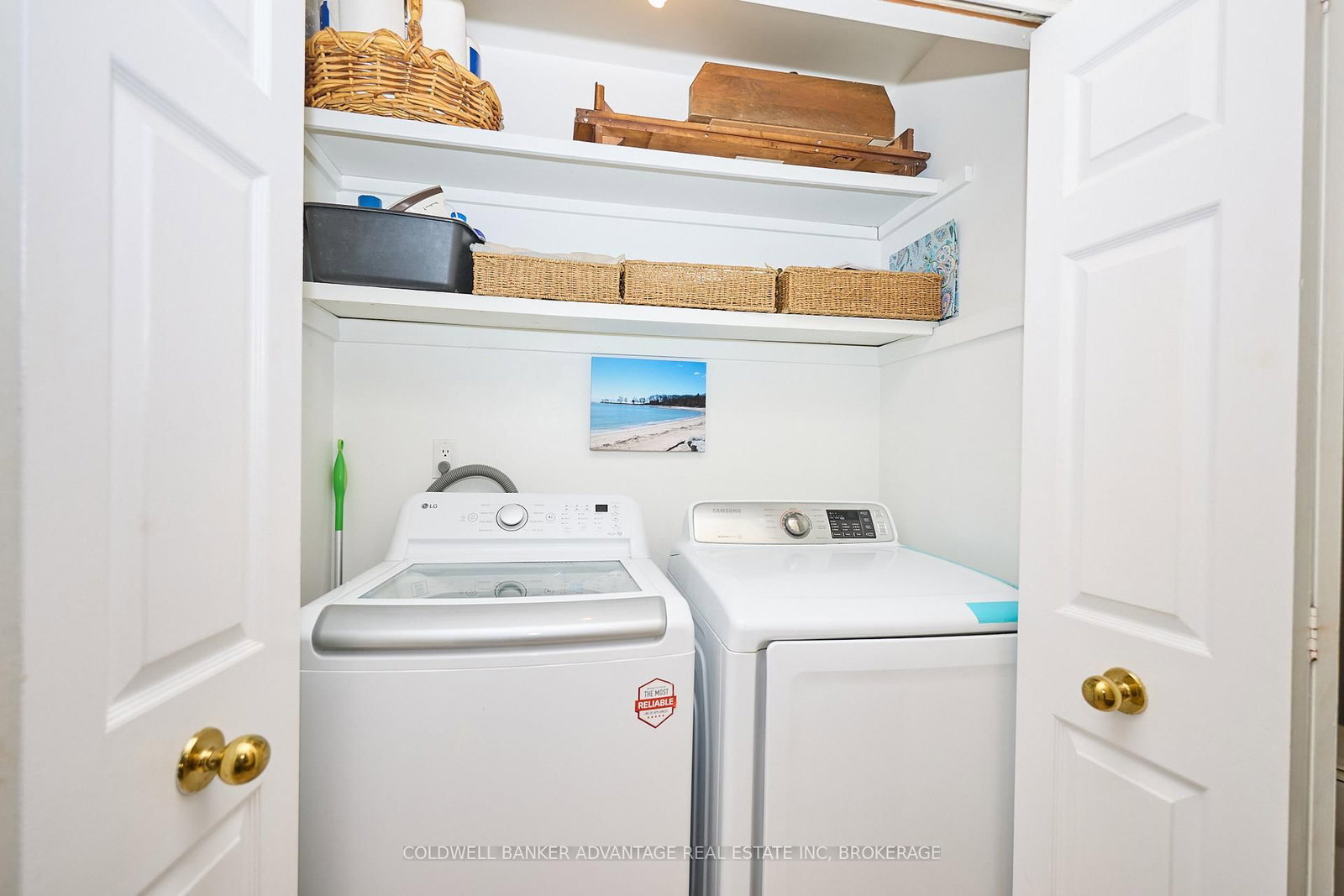 Detached House for sale at 28 Dixon Crescent, Welland, Ontario, L3C 6P4 - N. Welland - MLS: X12989722