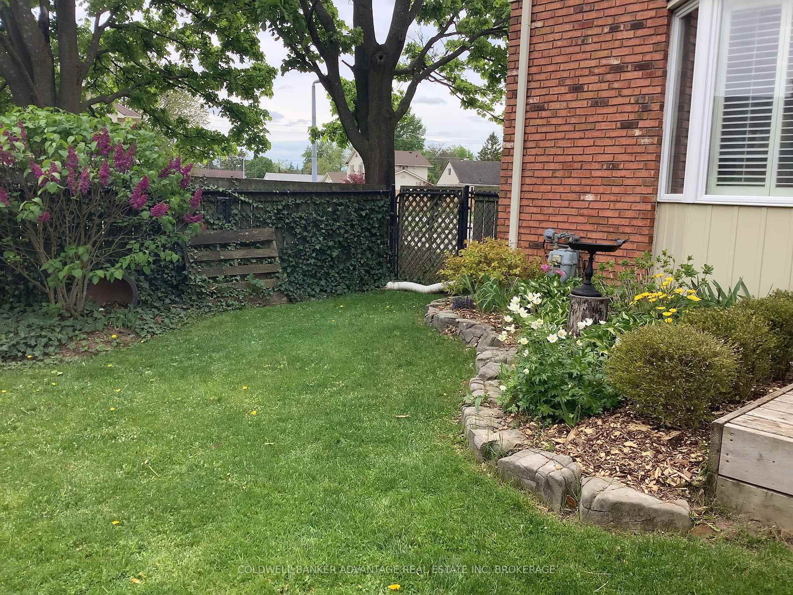 Detached House for sale at 28 Dixon Crescent, Welland, Ontario, L3C 6P4 - N. Welland - MLS: X12989722