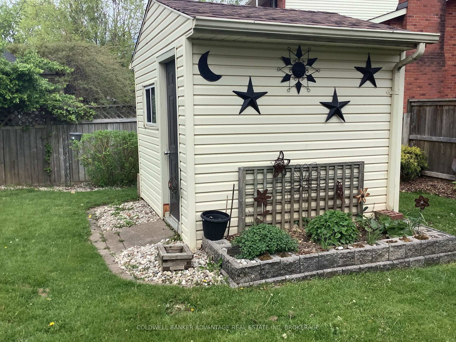 Detached House for sale at 28 Dixon Crescent, Welland, Ontario, L3C 6P4 - N. Welland - MLS: X12989722