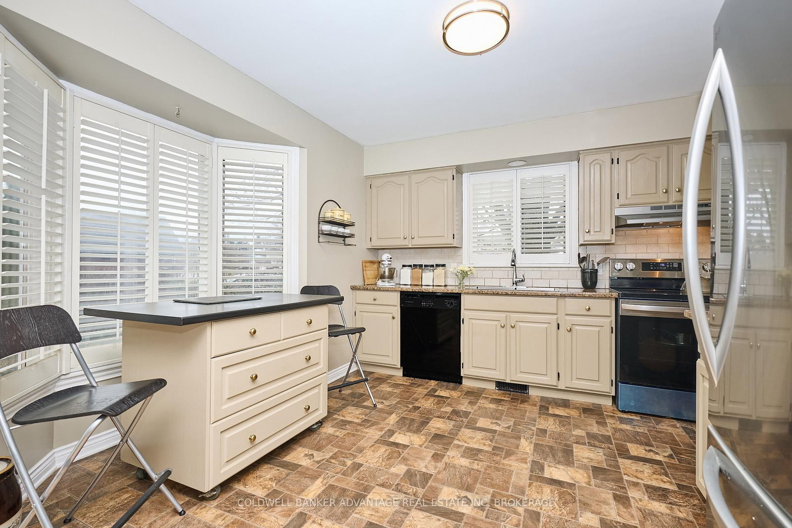 Detached House for sale at 28 Dixon Crescent, Welland, Ontario, L3C 6P4 - N. Welland - MLS: X12989722