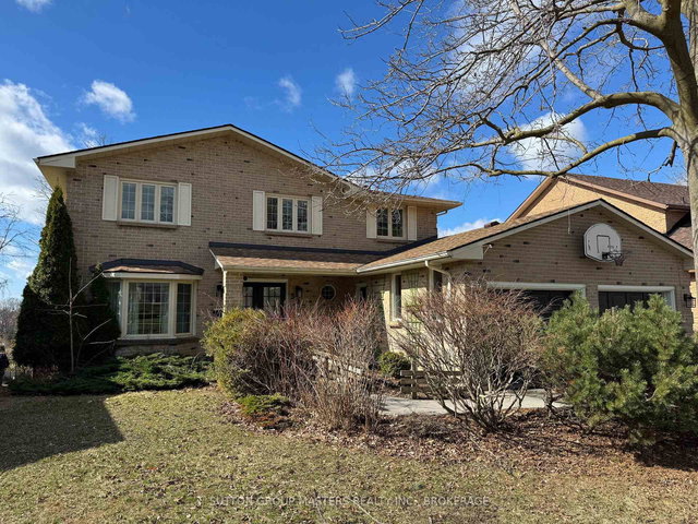 597 Forest Hill Drive W