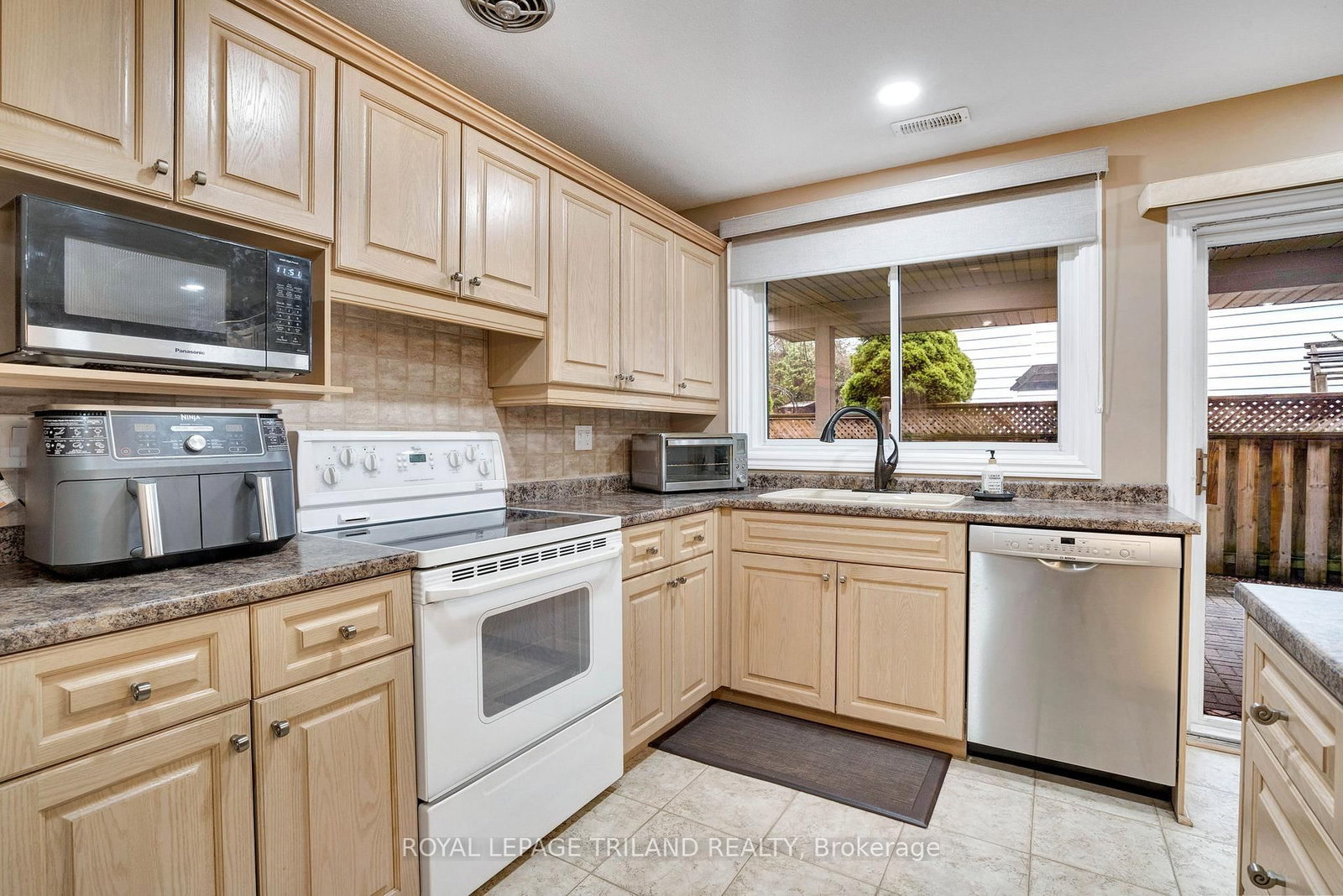 Detached House for sale at 31 Edgehill Road, London North, Ontario, N6G 2T2 - North F - MLS: X12989836