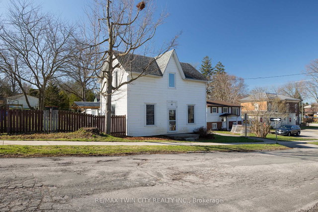 52 TEMPERANCE Street W