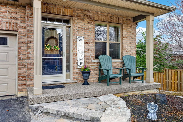 15 - 111 King Street E