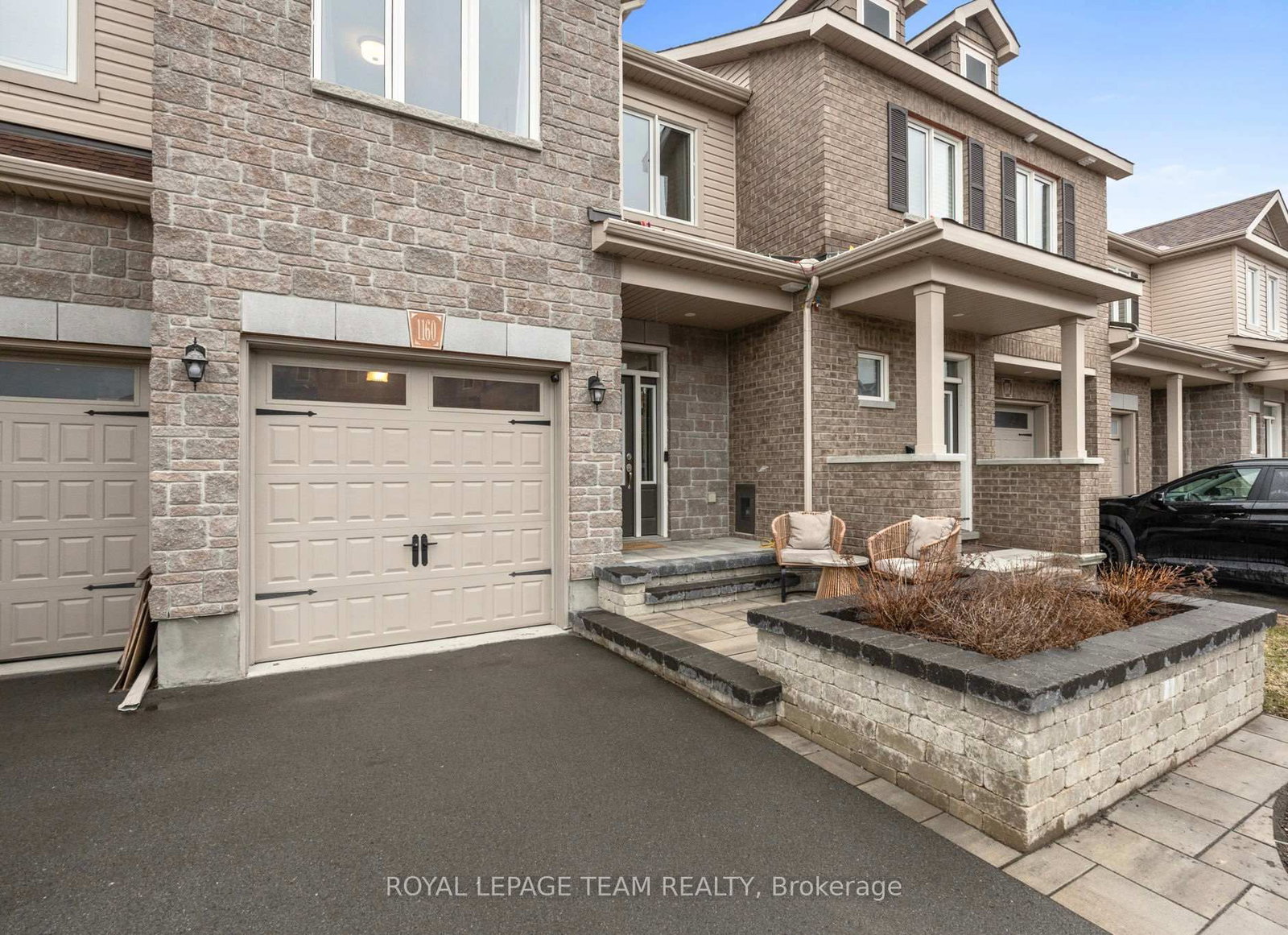 1160 Beckett Crescent - Photo 2