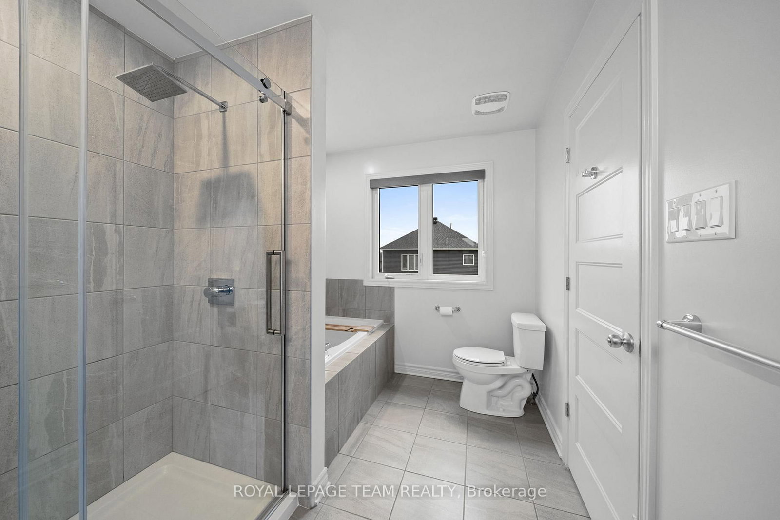 1160 Beckett Crescent - Photo 25