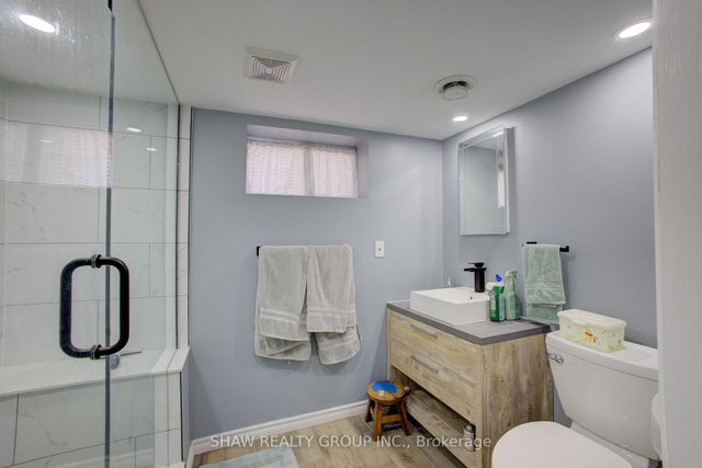 34 Barons Avenue S
