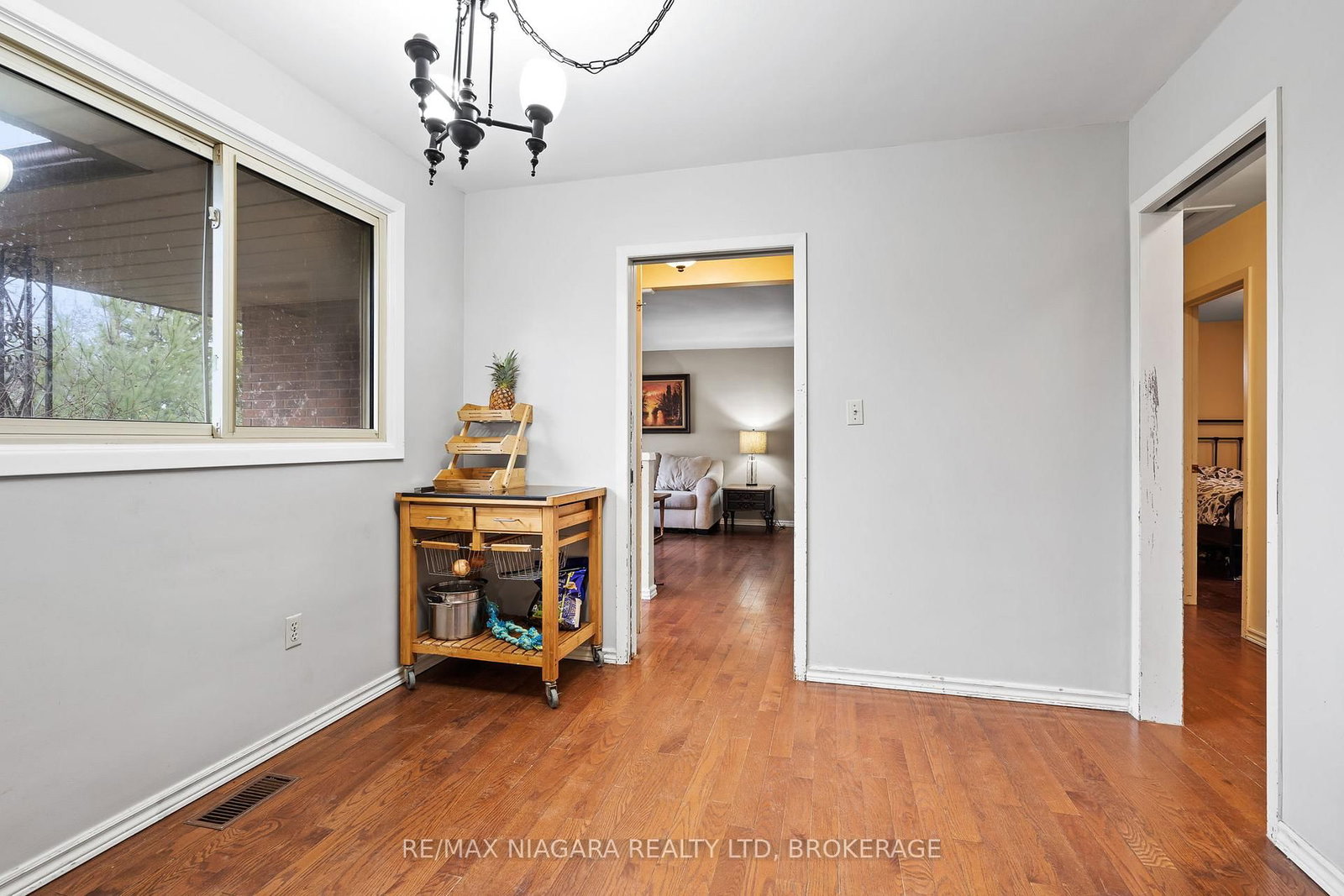 Detached House for sale at 56 Royal Oak Drive, Welland, Ontario, L3C 5V9 - N. Welland - MLS: X12990098