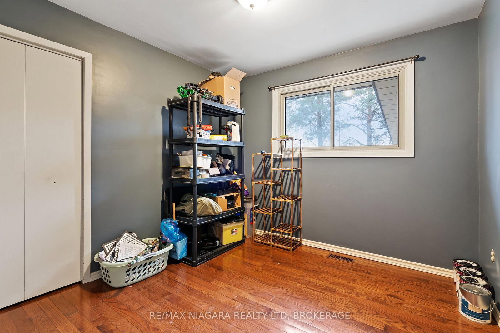 Detached House for sale at 56 Royal Oak Drive, Welland, Ontario, L3C 5V9 - N. Welland - MLS: X12990098