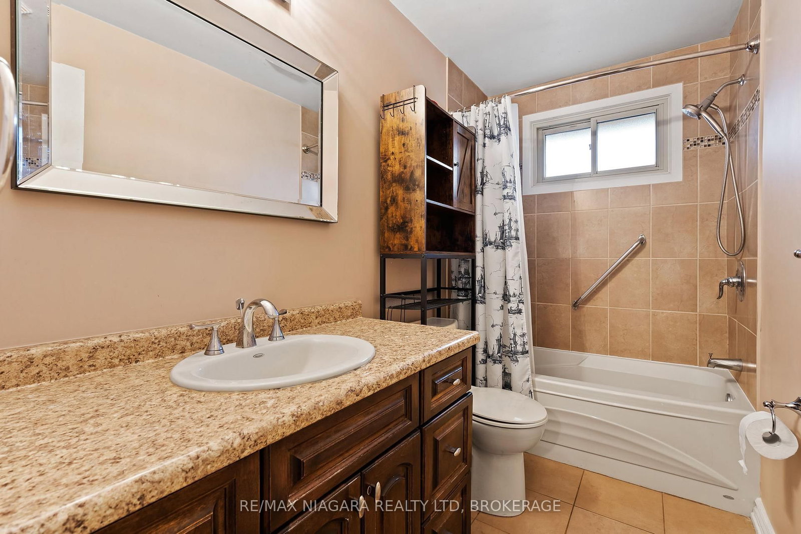 Detached House for sale at 56 Royal Oak Drive, Welland, Ontario, L3C 5V9 - N. Welland - MLS: X12990098