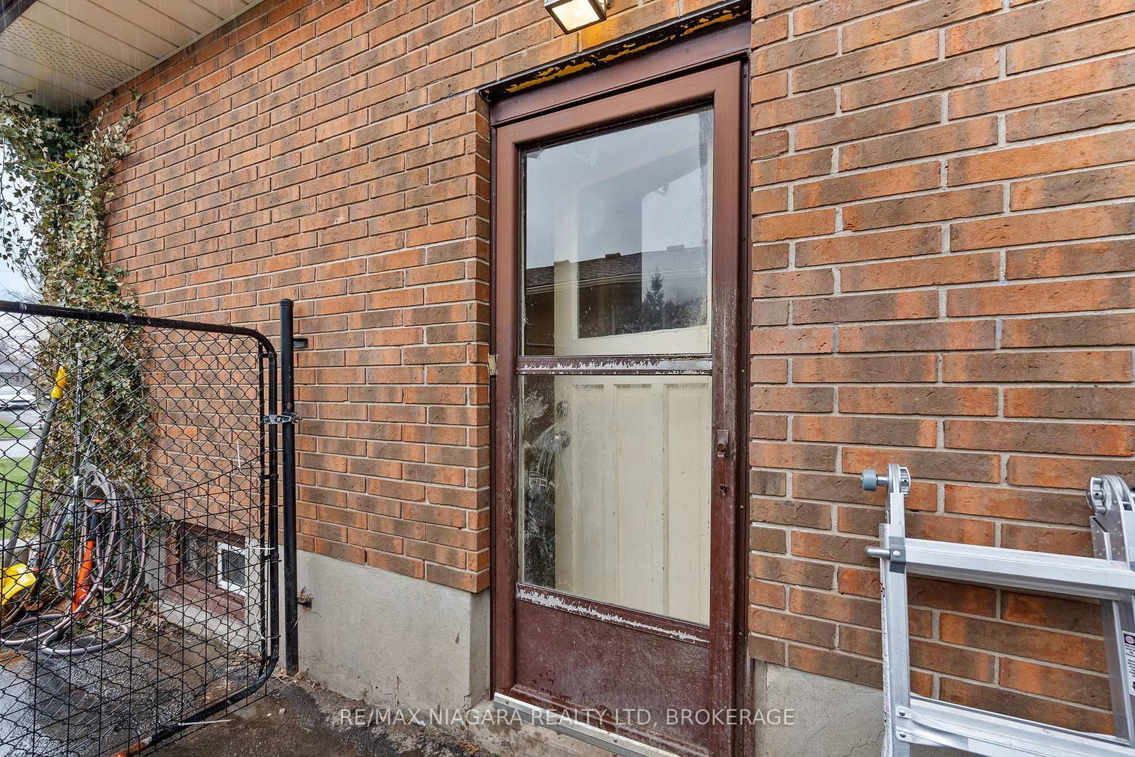 Detached House for sale at 56 Royal Oak Drive, Welland, Ontario, L3C 5V9 - N. Welland - MLS: X12990098