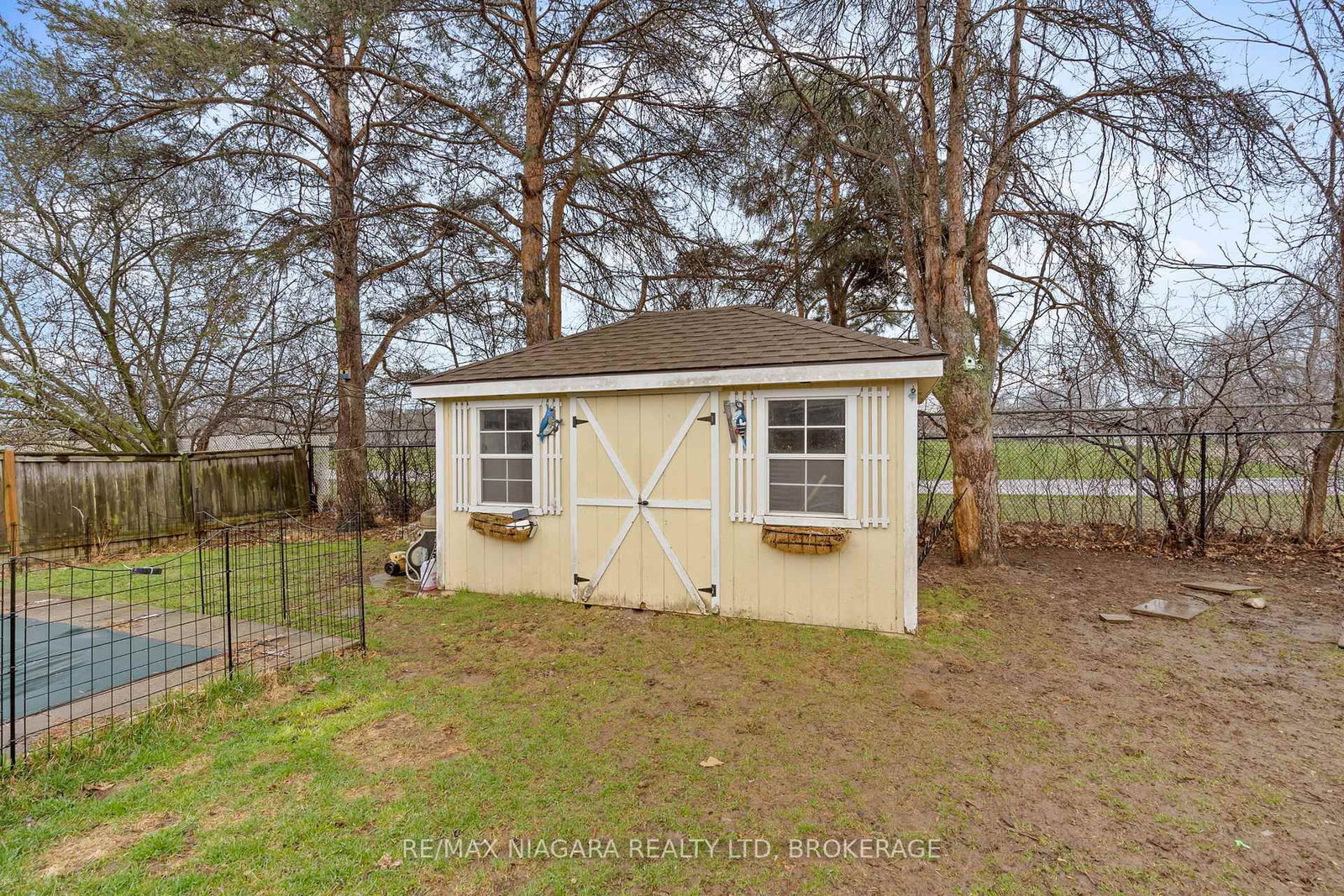 Detached House for sale at 56 Royal Oak Drive, Welland, Ontario, L3C 5V9 - N. Welland - MLS: X12990098