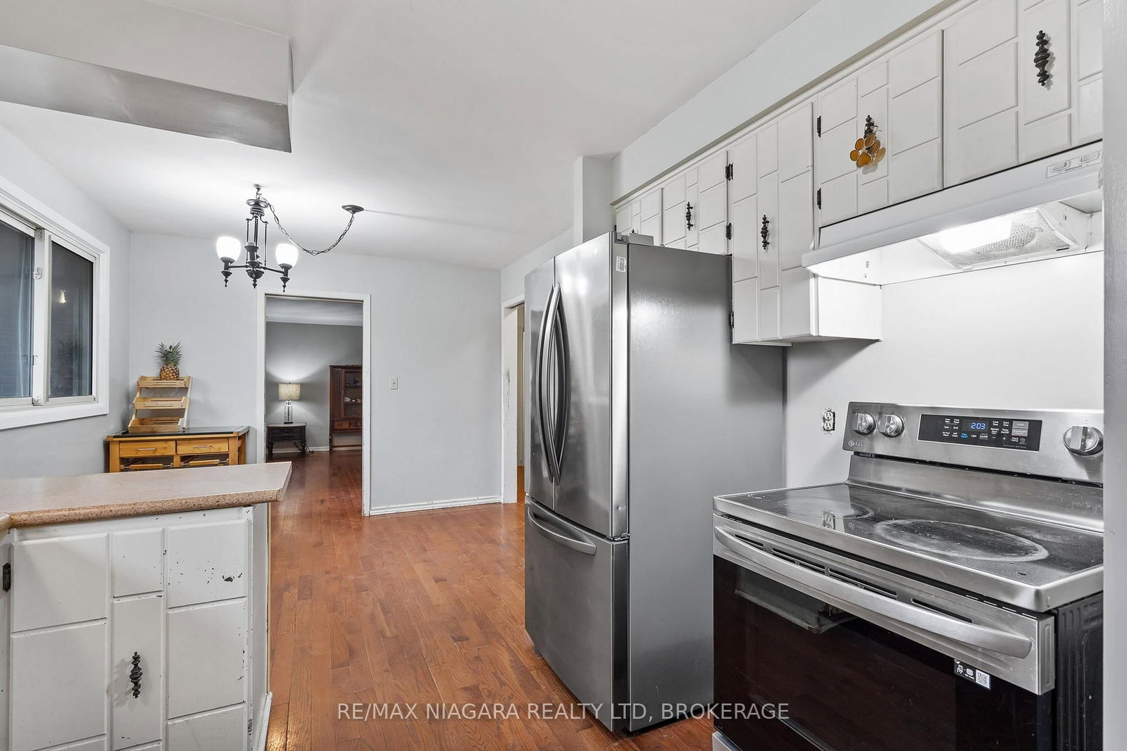 Detached House for sale at 56 Royal Oak Drive, Welland, Ontario, L3C 5V9 - N. Welland - MLS: X12990098