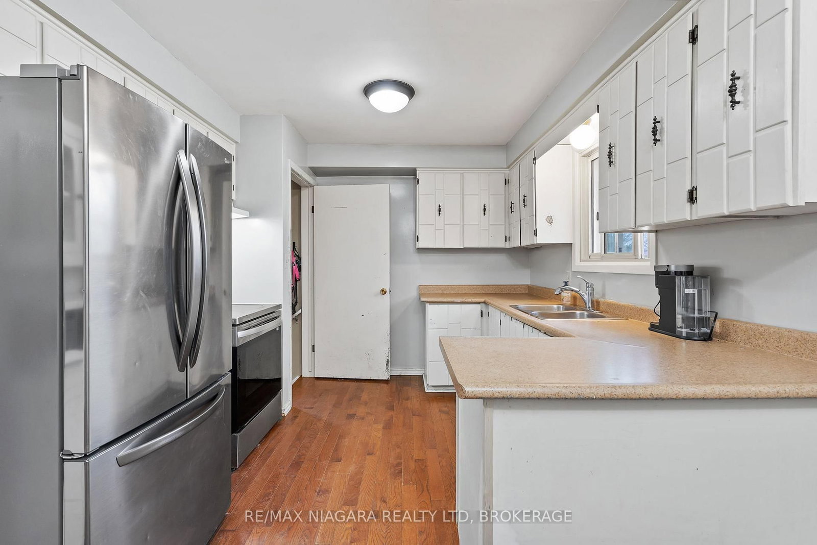 Detached House for sale at 56 Royal Oak Drive, Welland, Ontario, L3C 5V9 - N. Welland - MLS: X12990098