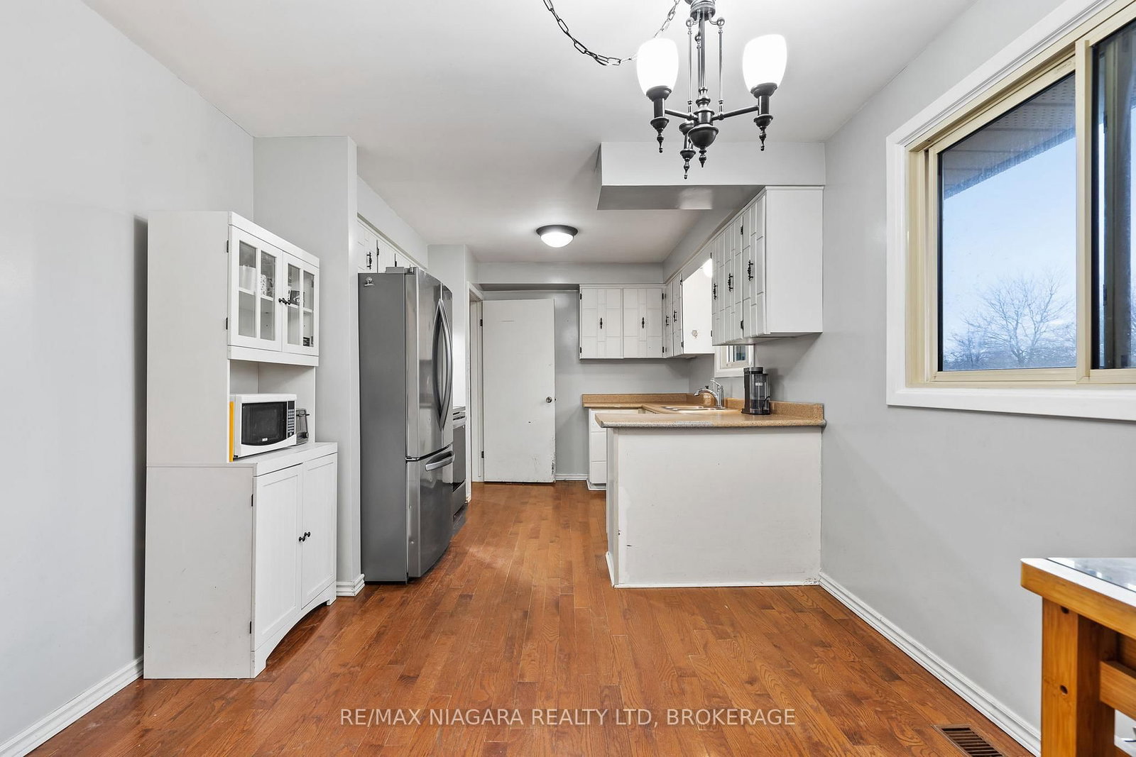 Detached House for sale at 56 Royal Oak Drive, Welland, Ontario, L3C 5V9 - N. Welland - MLS: X12990098