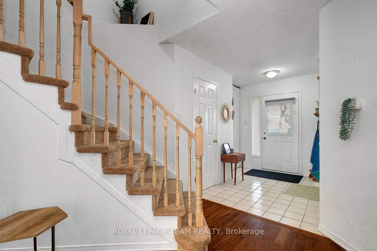 4 Thornbury Crescent - Photo 2
