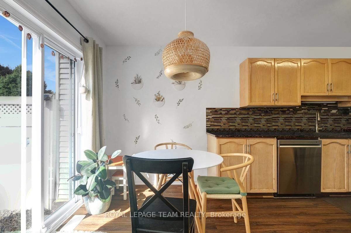 4 Thornbury Crescent - Photo 8