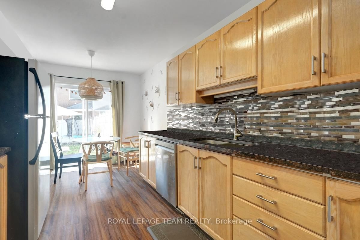 4 Thornbury Crescent - Photo 9