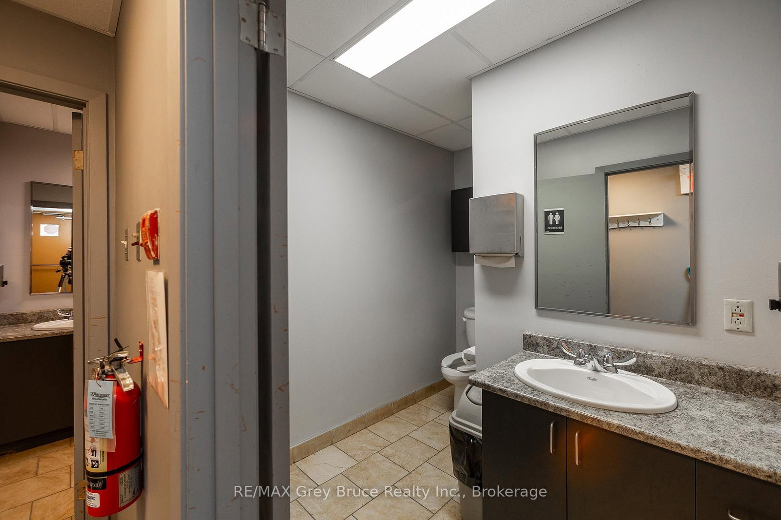 827 E 2nd Avenue • Owen Sound, ON photo 28