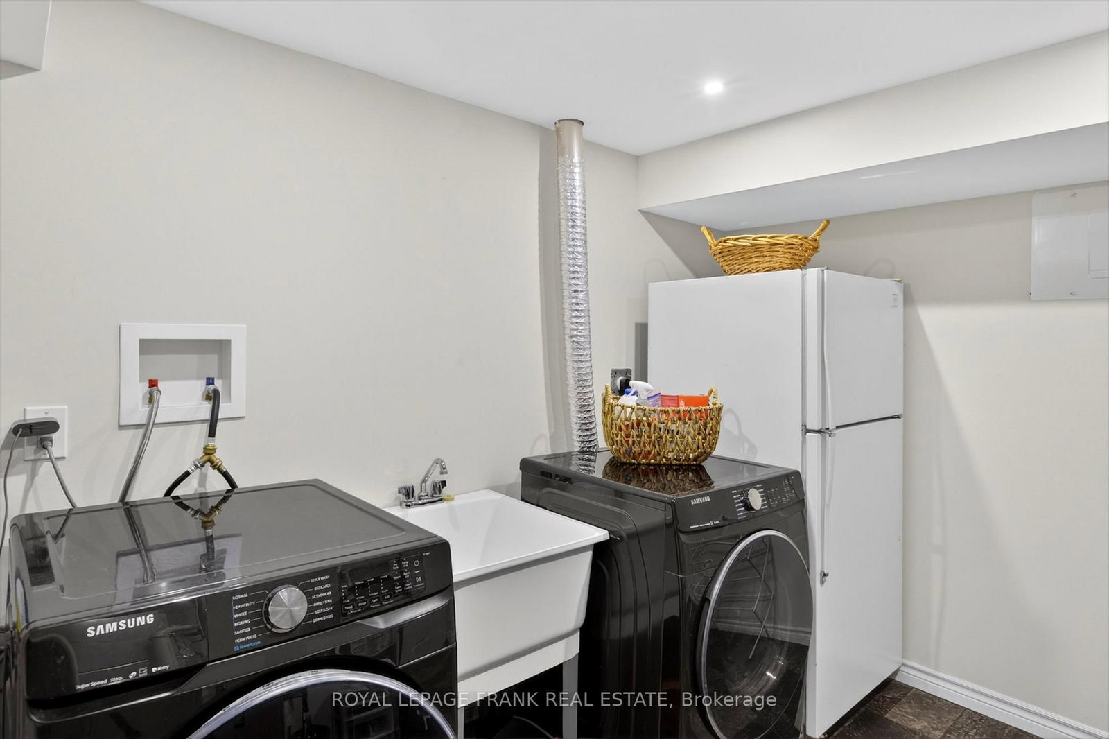 Detached House for sale at 113 Princess Street, Peterborough, Ontario, K9J 2A8 - Town Ward 3 - MLS: X12990314