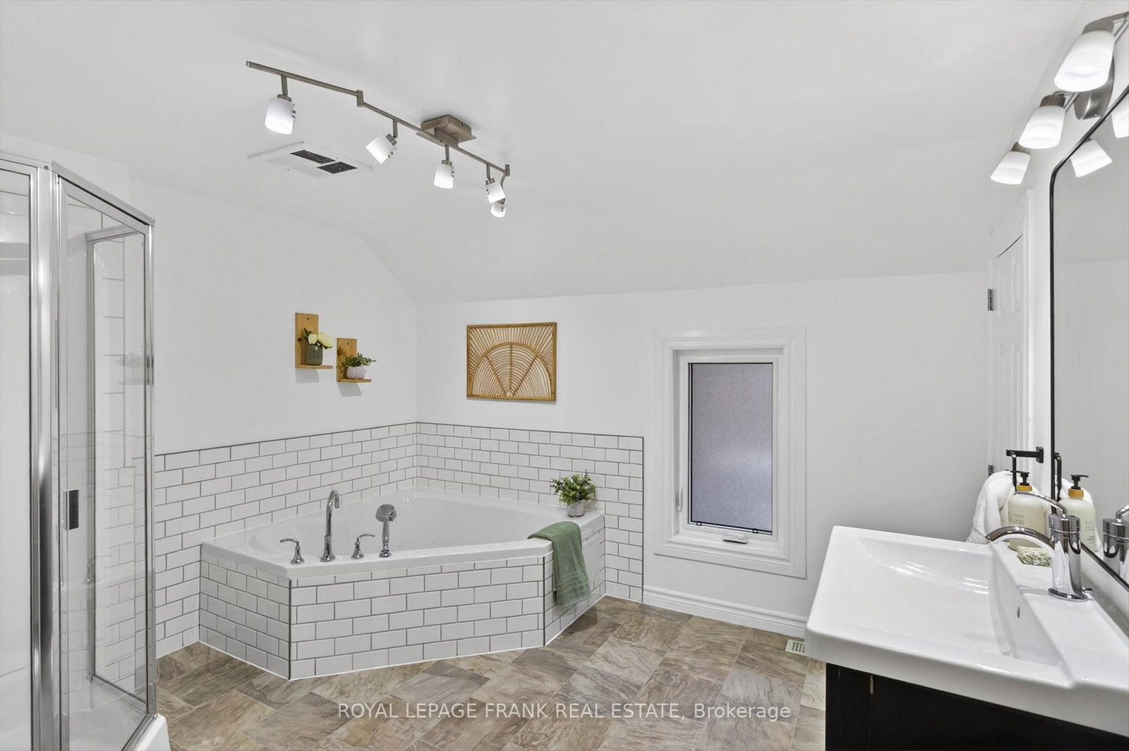 Detached House for sale at 113 Princess Street, Peterborough, Ontario, K9J 2A8 - Town Ward 3 - MLS: X12990314