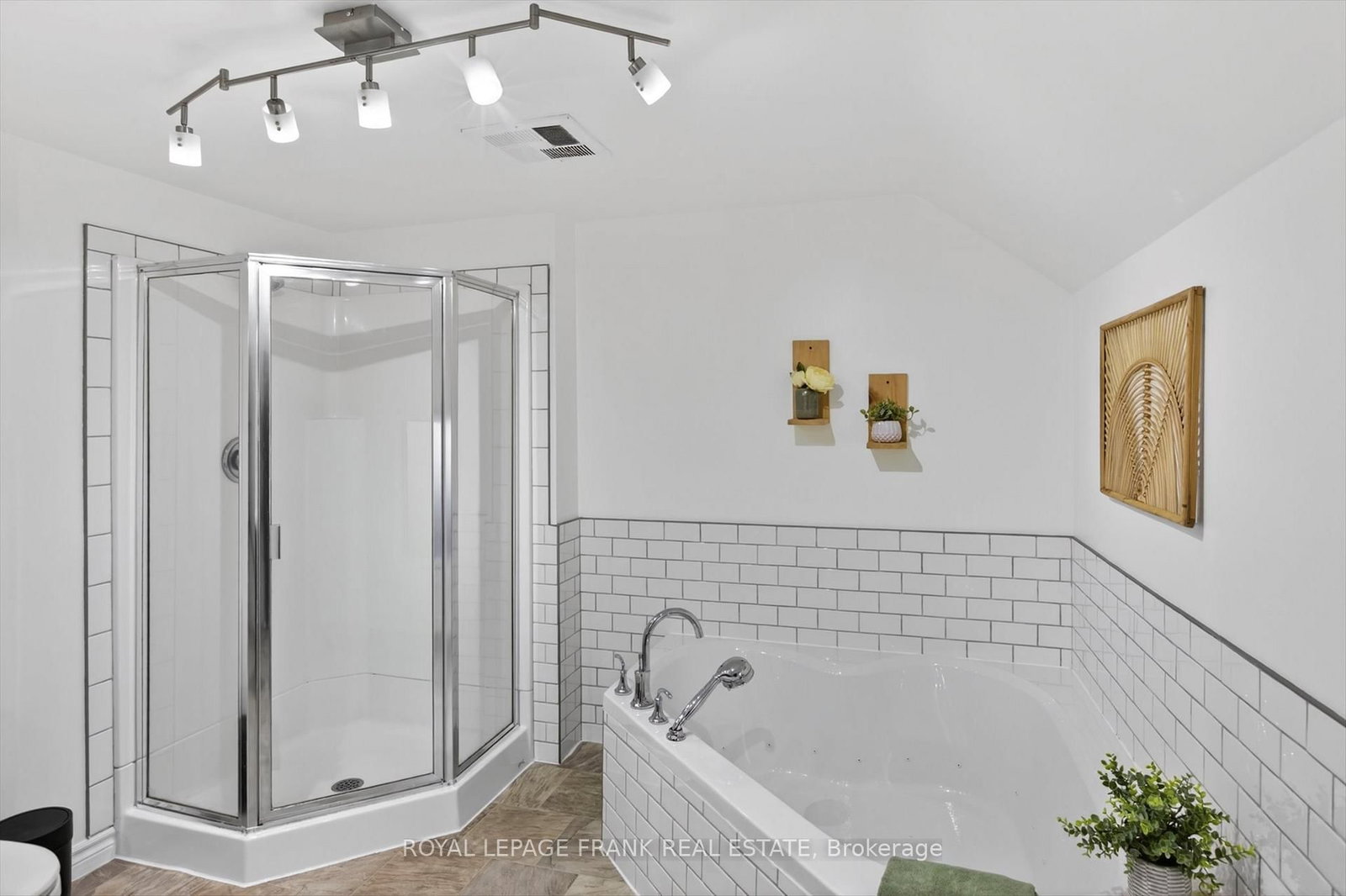 Detached House for sale at 113 Princess Street, Peterborough, Ontario, K9J 2A8 - Town Ward 3 - MLS: X12990314