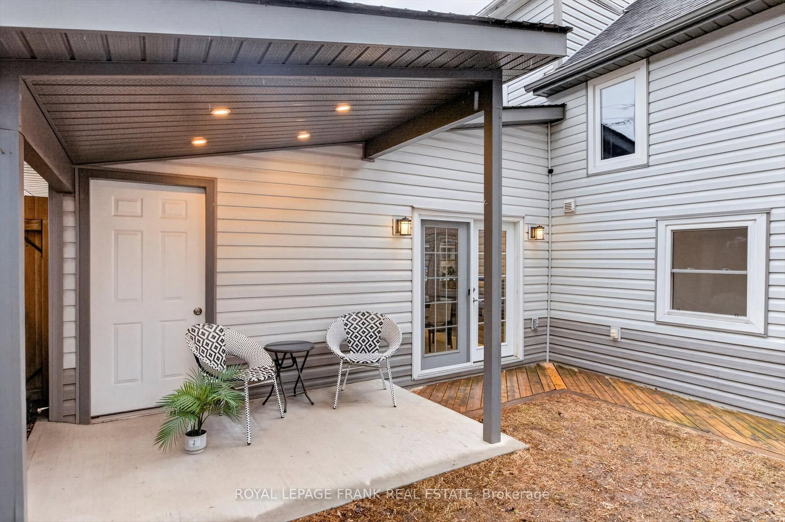 Detached House for sale at 113 Princess Street, Peterborough, Ontario, K9J 2A8 - Town Ward 3 - MLS: X12990314