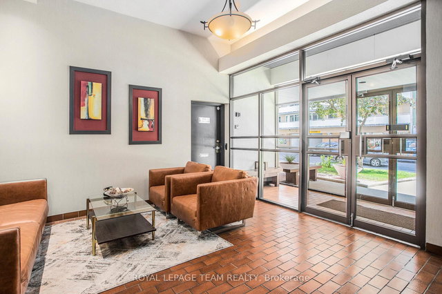 402 - 141 Somerset Street W