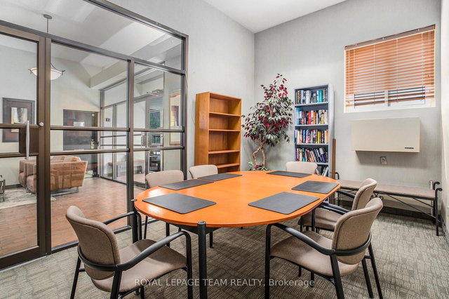 402 - 141 Somerset Street W