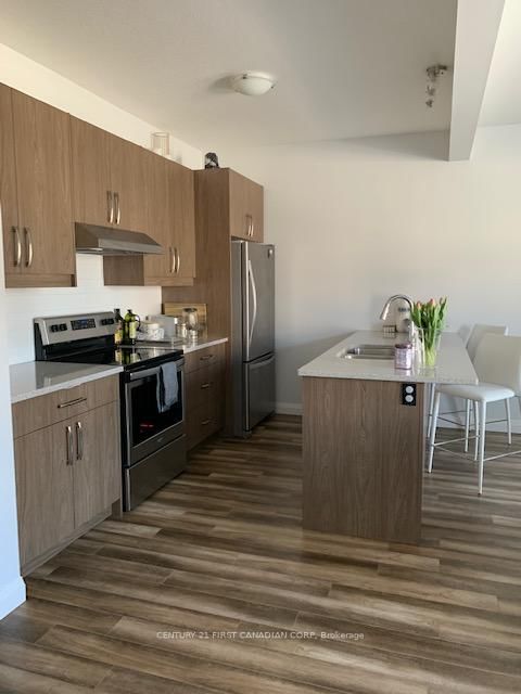 827 KLEINBURG Drive E