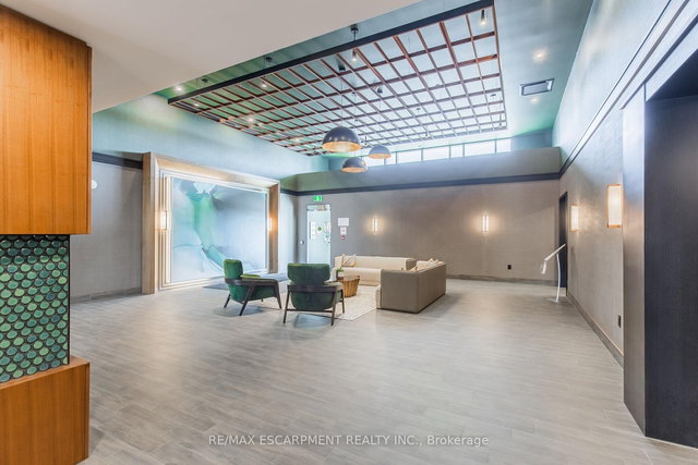 504 - 460 Dundas Street