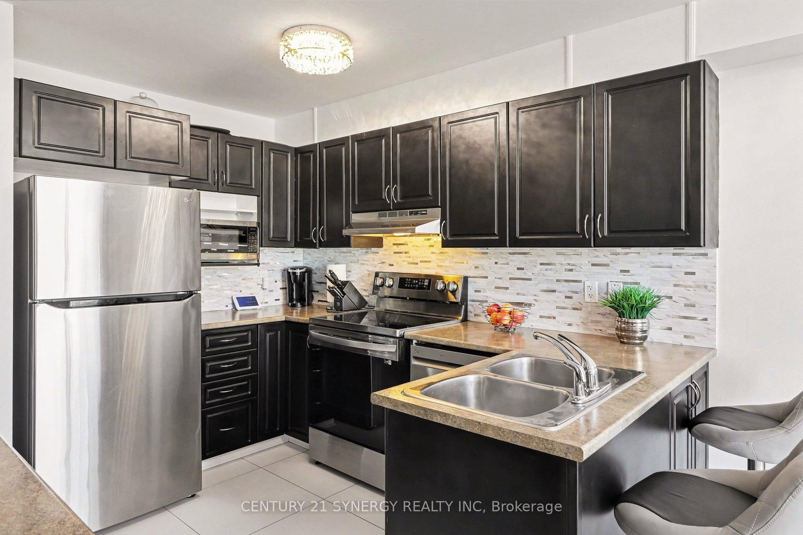 Townhouse for sale at 114 Silvermoon Crescent, Ottawa, Ontario, K4A 0P9 - Avalon East - MLS: X12990586