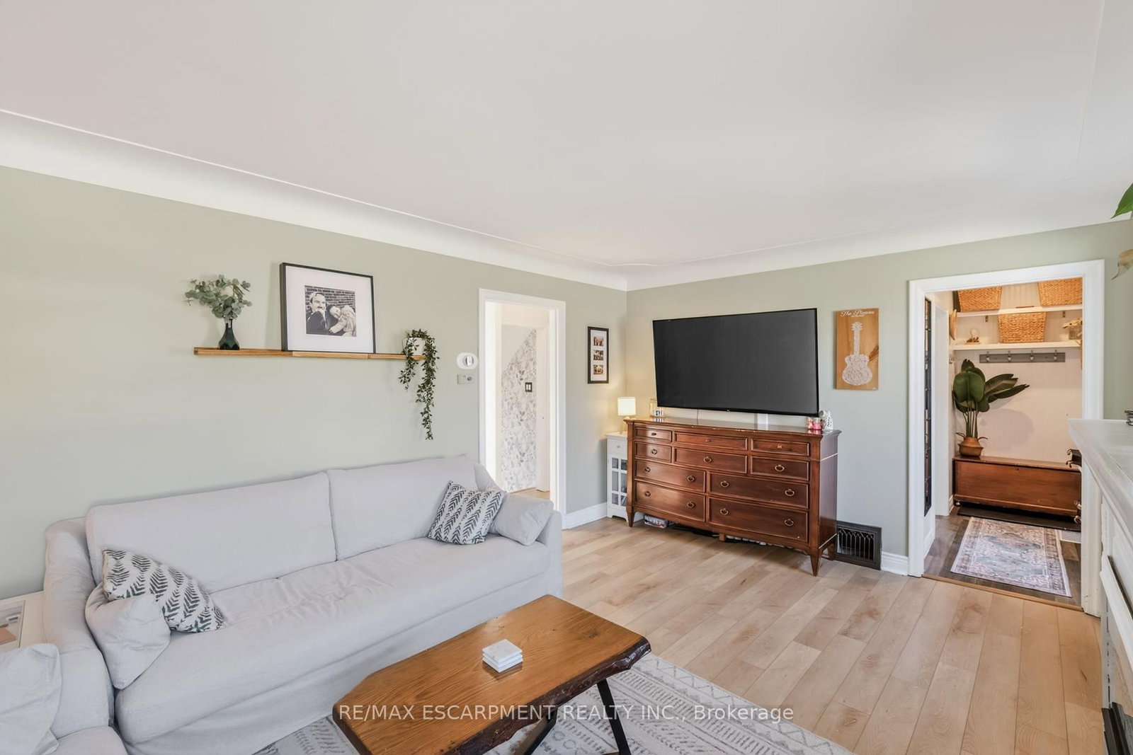 Detached House for sale at 43 Woodbridge Road, Hamilton, Ontario, L8K 3C8 - Rosedale - MLS: X12990636