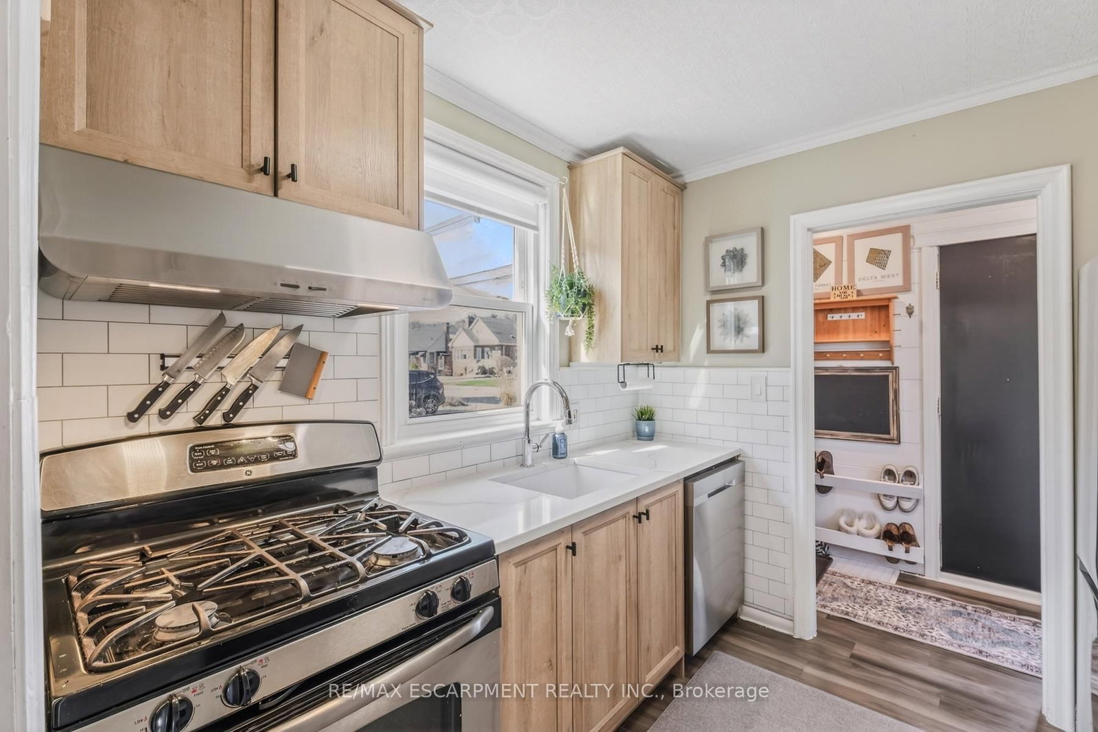 Detached House for sale at 43 Woodbridge Road, Hamilton, Ontario, L8K 3C8 - Rosedale - MLS: X12990636