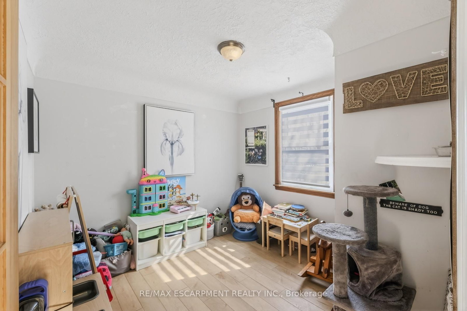 Detached House for sale at 43 Woodbridge Road, Hamilton, Ontario, L8K 3C8 - Rosedale - MLS: X12990636