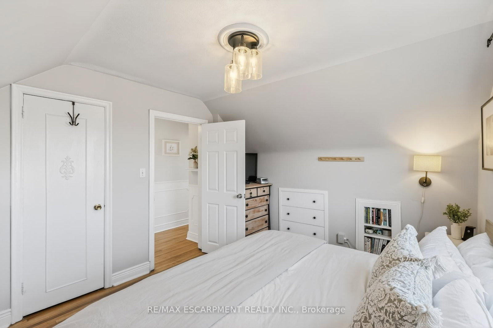 Detached House for sale at 43 Woodbridge Road, Hamilton, Ontario, L8K 3C8 - Rosedale - MLS: X12990636