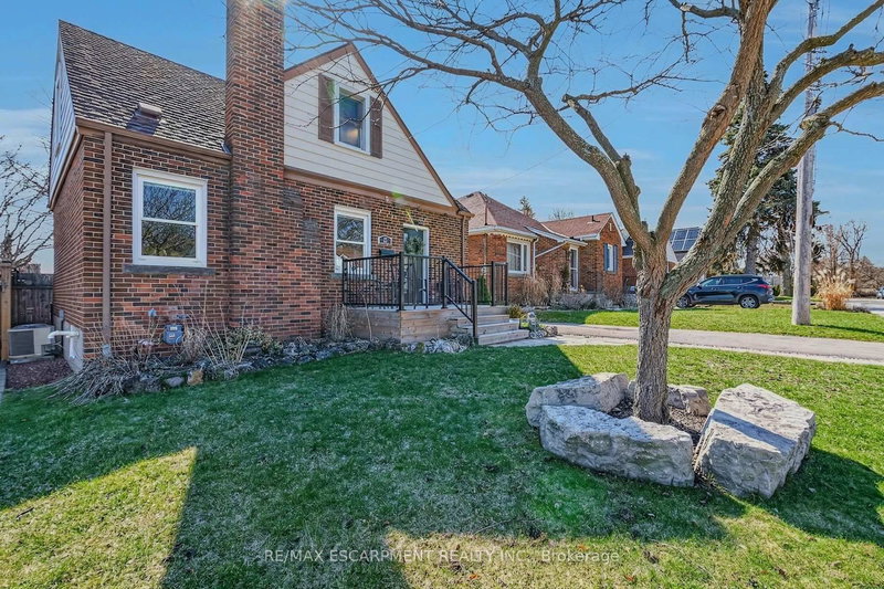 43 Woodbridge Rd, Hamilton, L8K 3C8 | Image 3