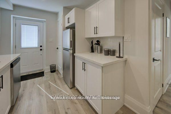 Unit 2 - 91 Locks Road