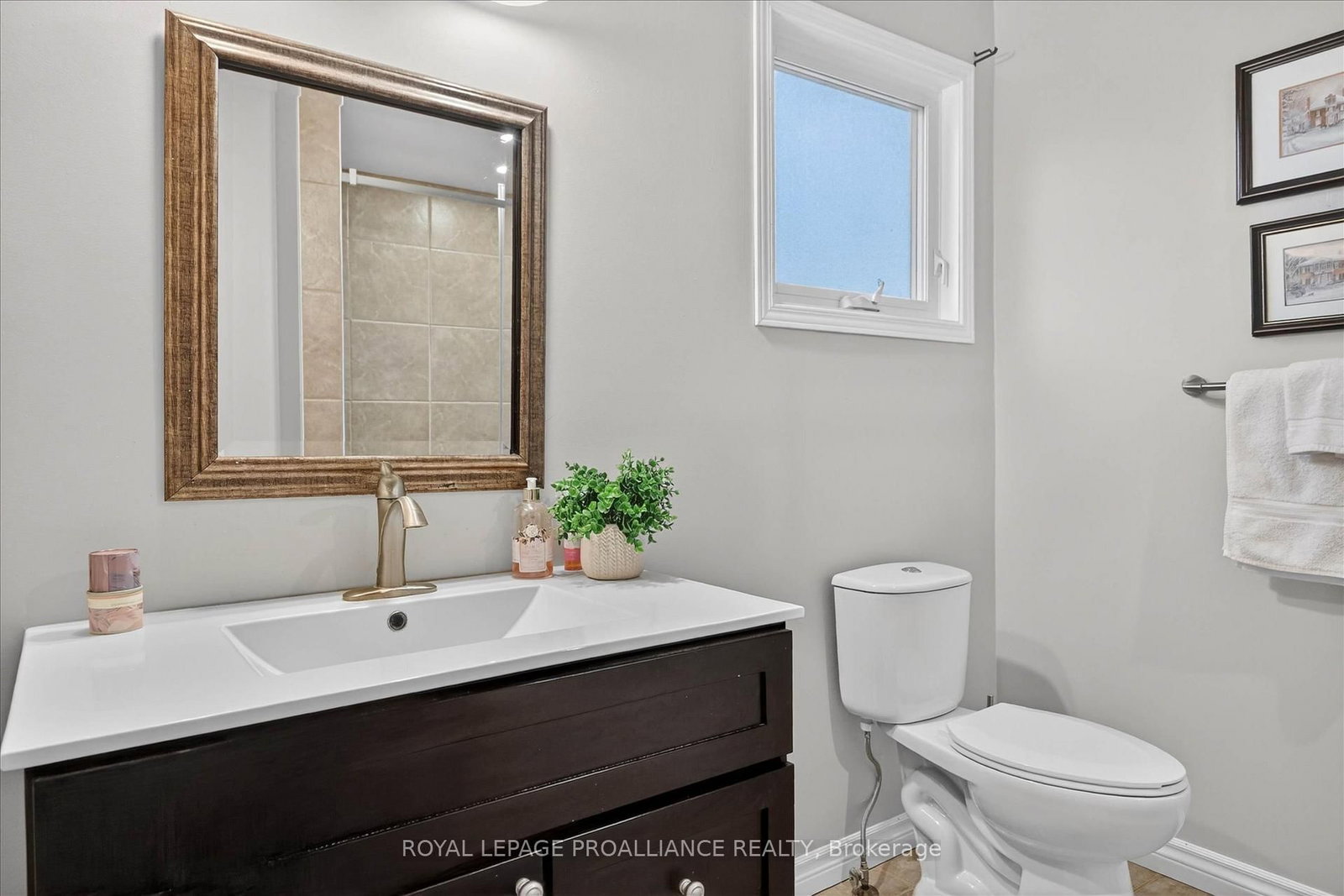 Detached House for sale at 7 Daleview Court, Peterborough, Ontario, K9J 8E6 - Monaghan Ward 2 - MLS: X12990822