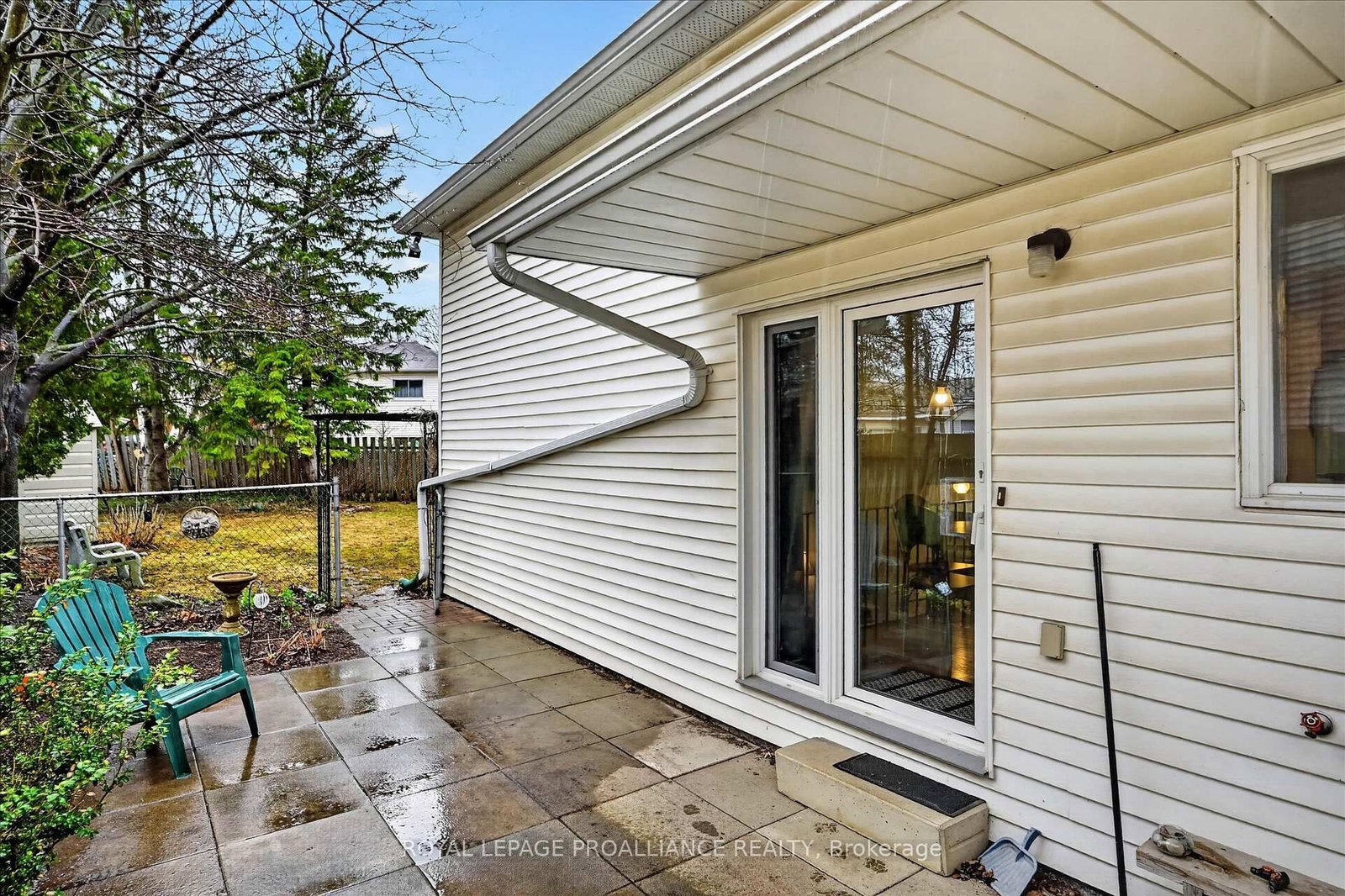 Detached House for sale at 7 Daleview Court, Peterborough, Ontario, K9J 8E6 - Monaghan Ward 2 - MLS: X12990822