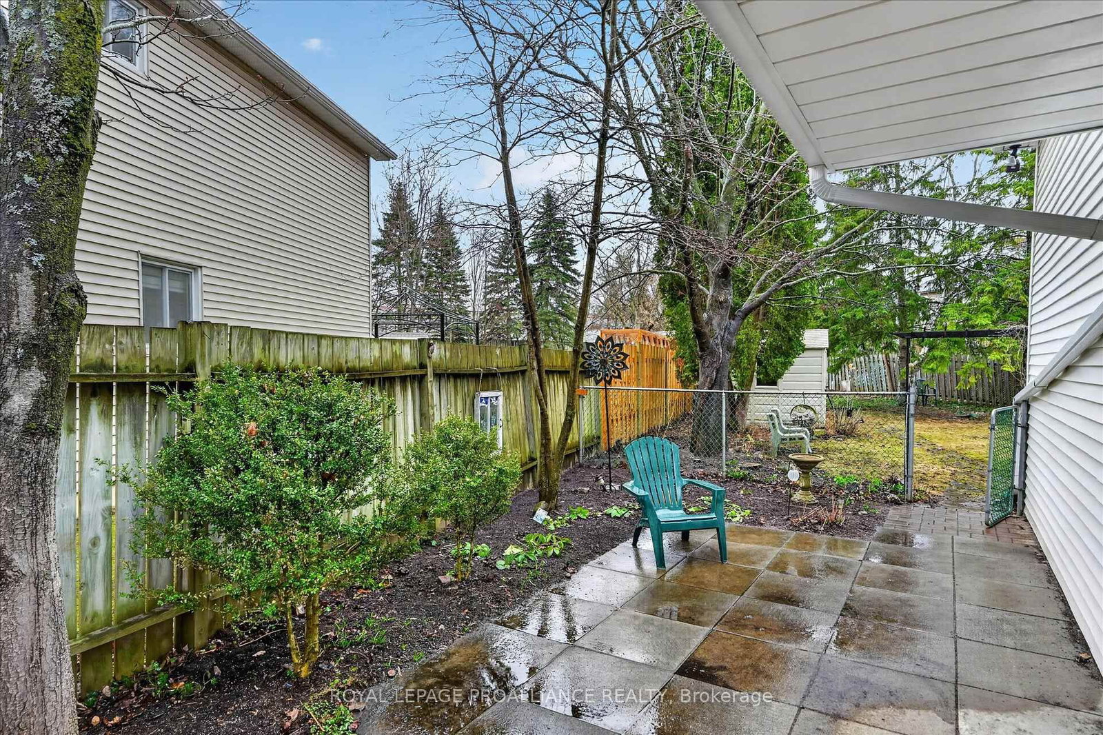 Detached House for sale at 7 Daleview Court, Peterborough, Ontario, K9J 8E6 - Monaghan Ward 2 - MLS: X12990822