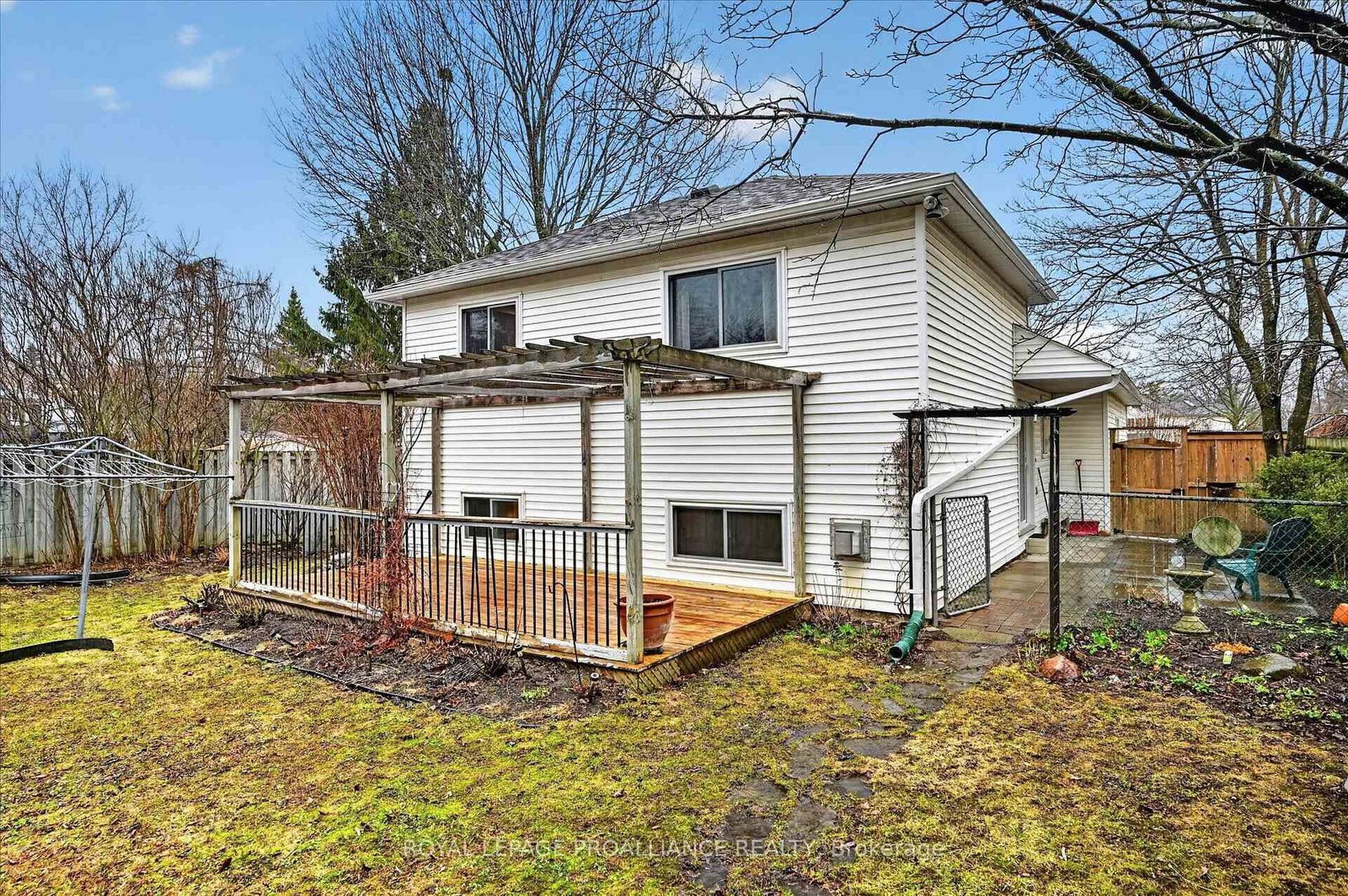 Detached House for sale at 7 Daleview Court, Peterborough, Ontario, K9J 8E6 - Monaghan Ward 2 - MLS: X12990822