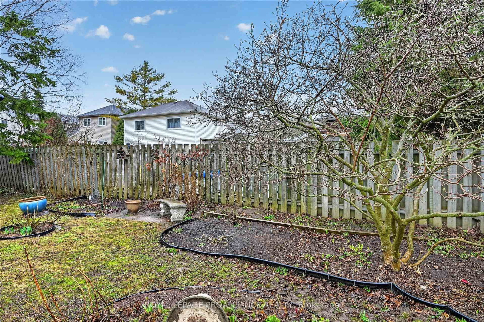 Detached House for sale at 7 Daleview Court, Peterborough, Ontario, K9J 8E6 - Monaghan Ward 2 - MLS: X12990822