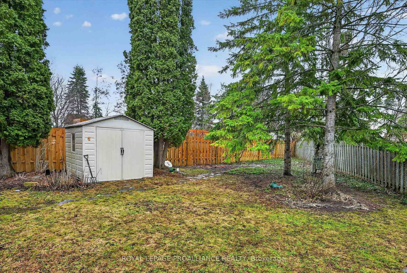 Detached House for sale at 7 Daleview Court, Peterborough, Ontario, K9J 8E6 - Monaghan Ward 2 - MLS: X12990822