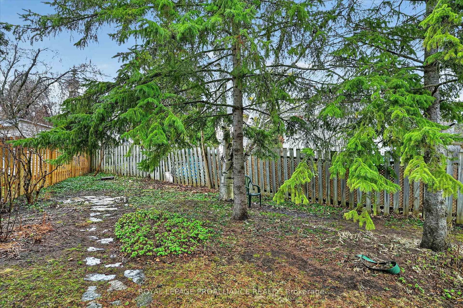 Detached House for sale at 7 Daleview Court, Peterborough, Ontario, K9J 8E6 - Monaghan Ward 2 - MLS: X12990822