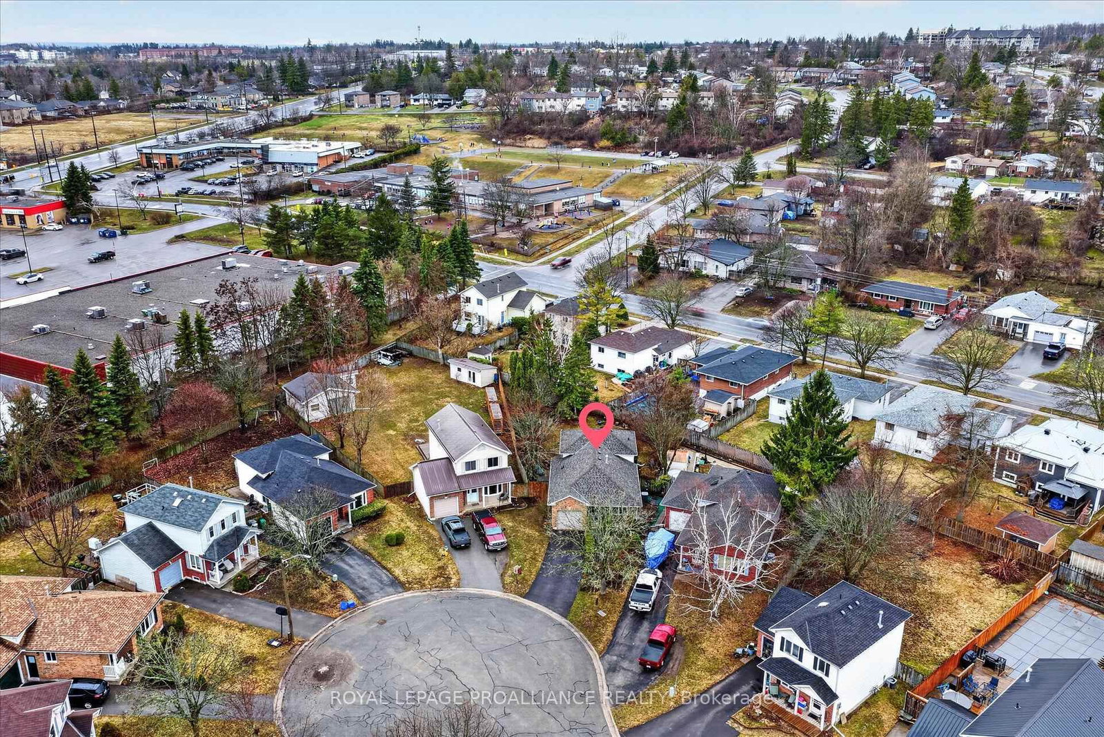 Detached House for sale at 7 Daleview Court, Peterborough, Ontario, K9J 8E6 - Monaghan Ward 2 - MLS: X12990822