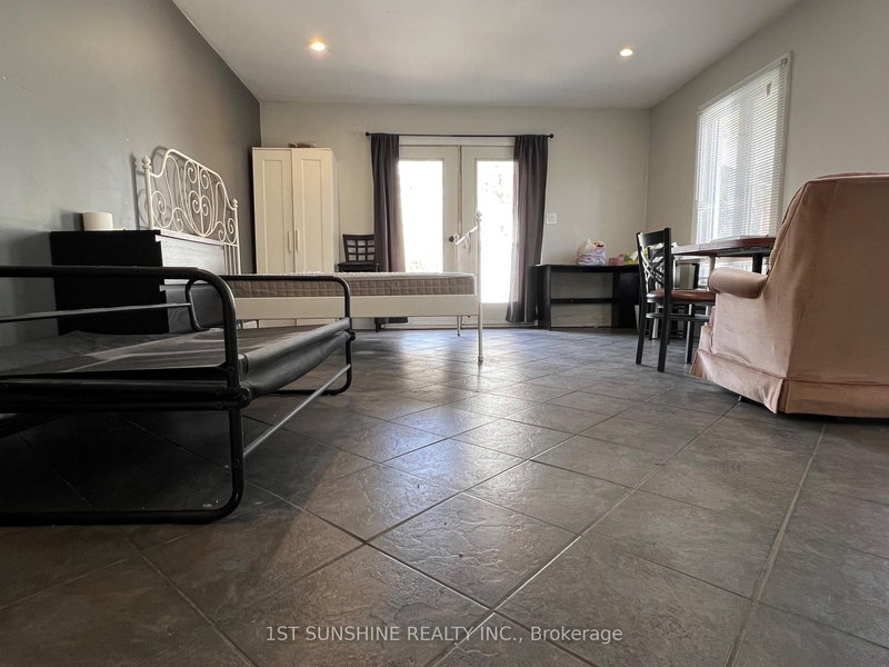 #Back Unit - 128 Arkell St, Hamilton, L8S 1N8 | Image 2