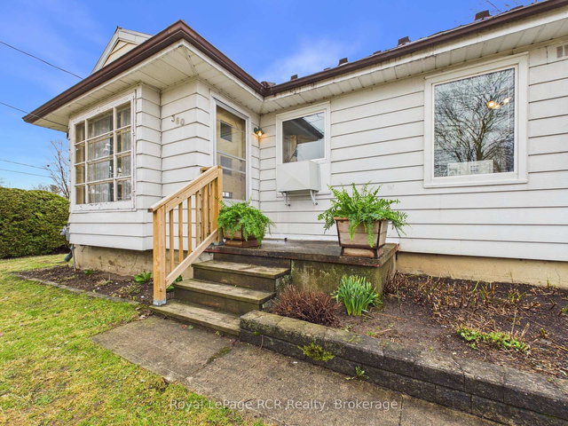 380 Winston Street E